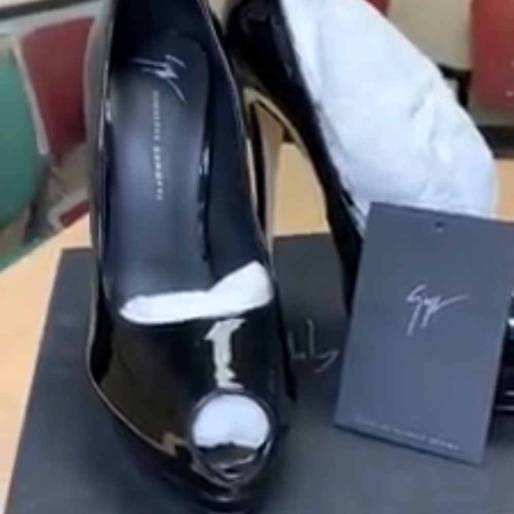 Brand new peep toe pumps